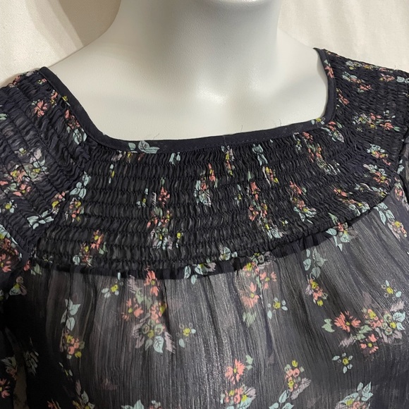 Women’s XS Romy sheer navy blue blouse with floral print excellent condition - Picture 4 of 9